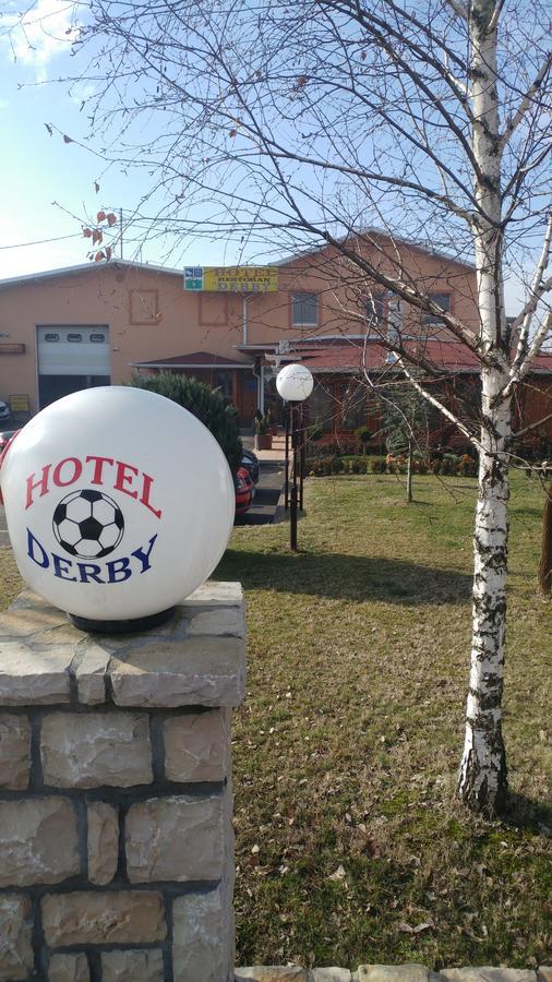 Hotel Derby Orasje エクステリア 写真