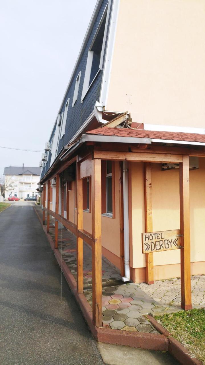 Hotel Derby Orasje エクステリア 写真